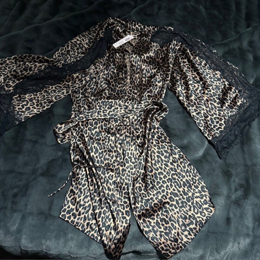 Victoria's Secret Leopard Print Lace Kimono Robe NWT XS/S